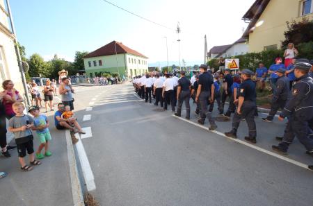 100 letnica PGD Begunje  gasilska parada 11 Foto Ljubo Vukelič